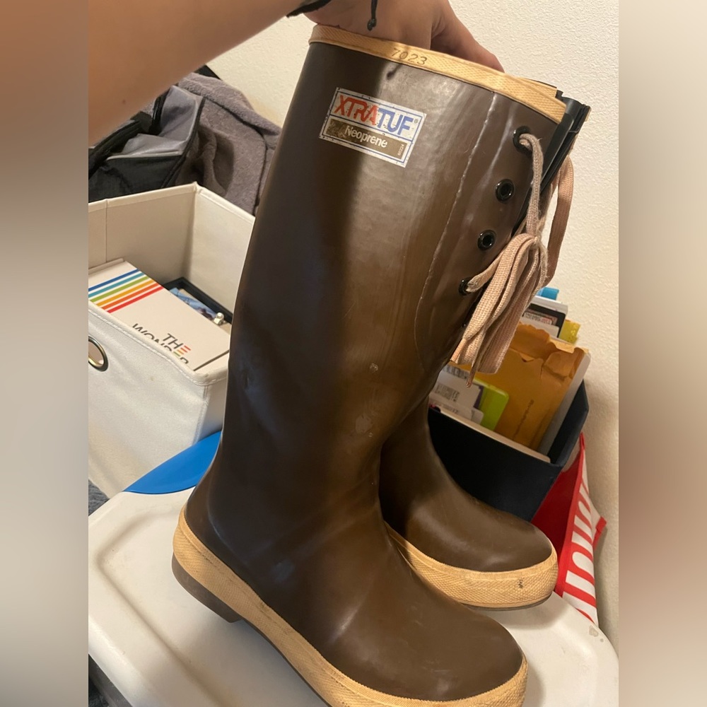 Neoprene xtratuff’s size 8
